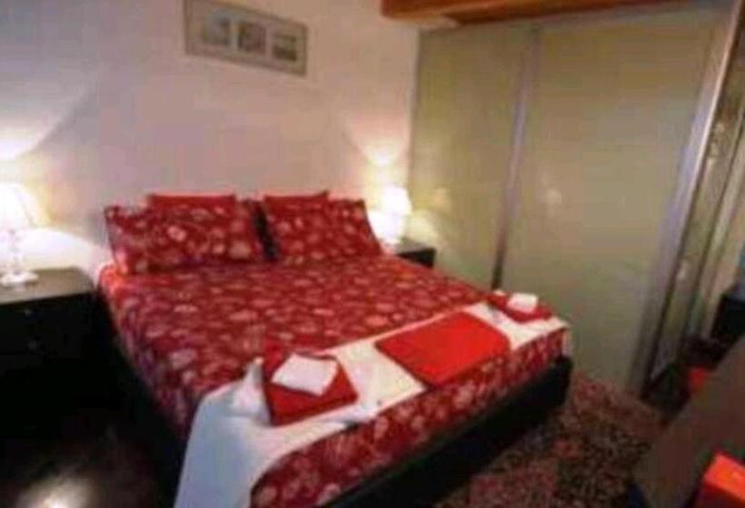 פנסיון Saint Patrick Guest House