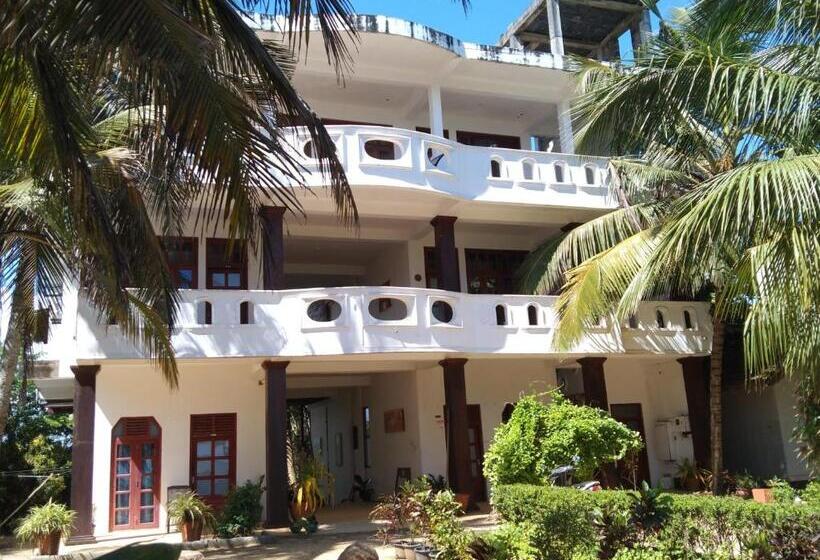 Lomakeskus Opera Beach Inn