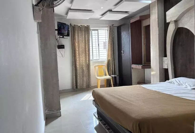 Staymaker Hotel Raj Empire