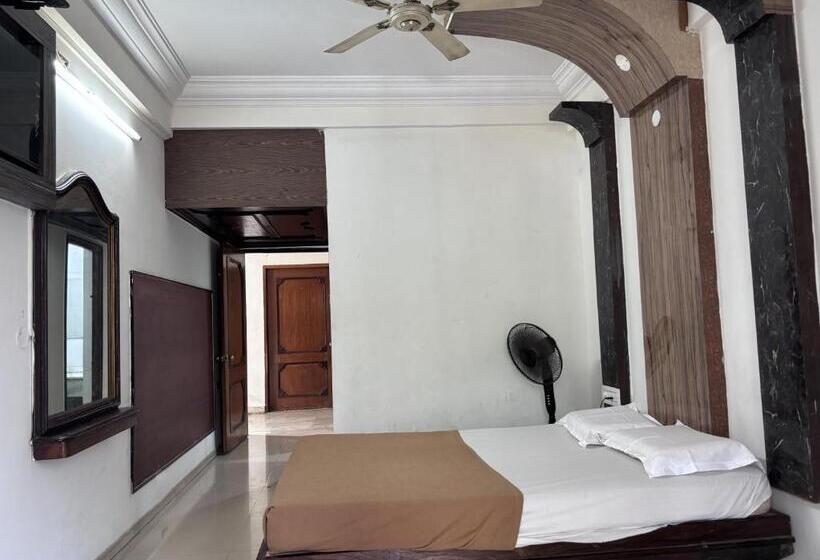 Staymaker Hotel Raj Empire