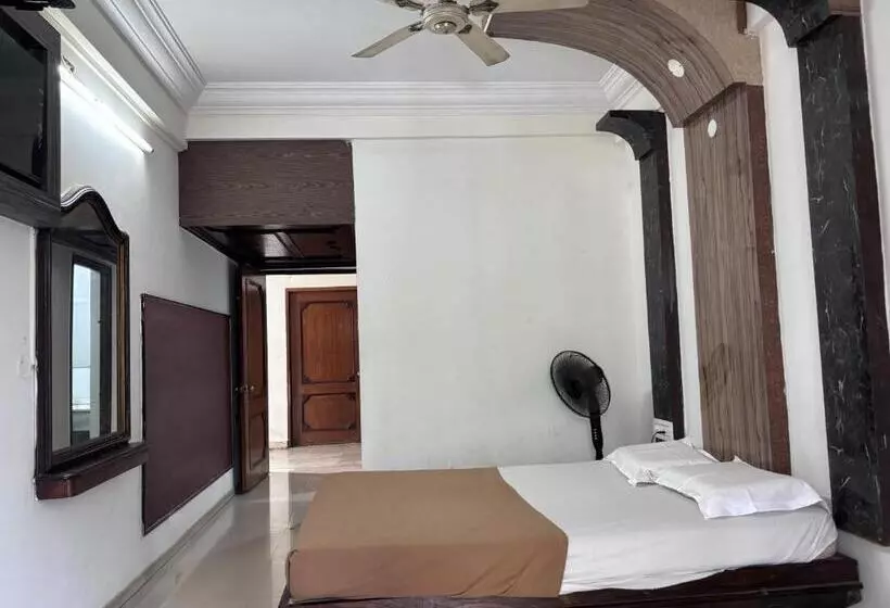 Staymaker Hotel Raj Empire