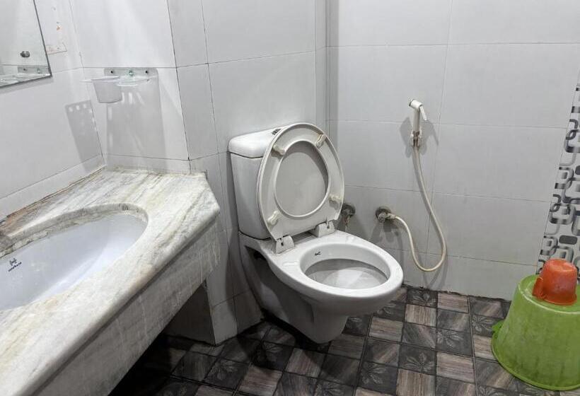 Staymaker Hotel Raj Empire