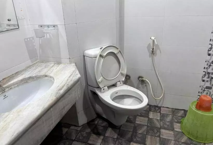 Staymaker Hotel Raj Empire