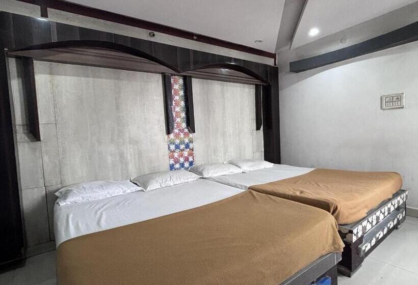 Staymaker Hotel Raj Empire