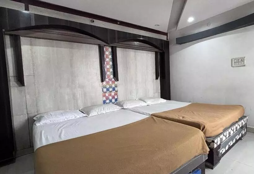 Staymaker Hotel Raj Empire