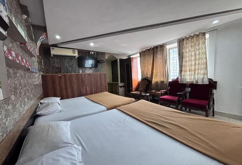 Staymaker Hotel Raj Empire