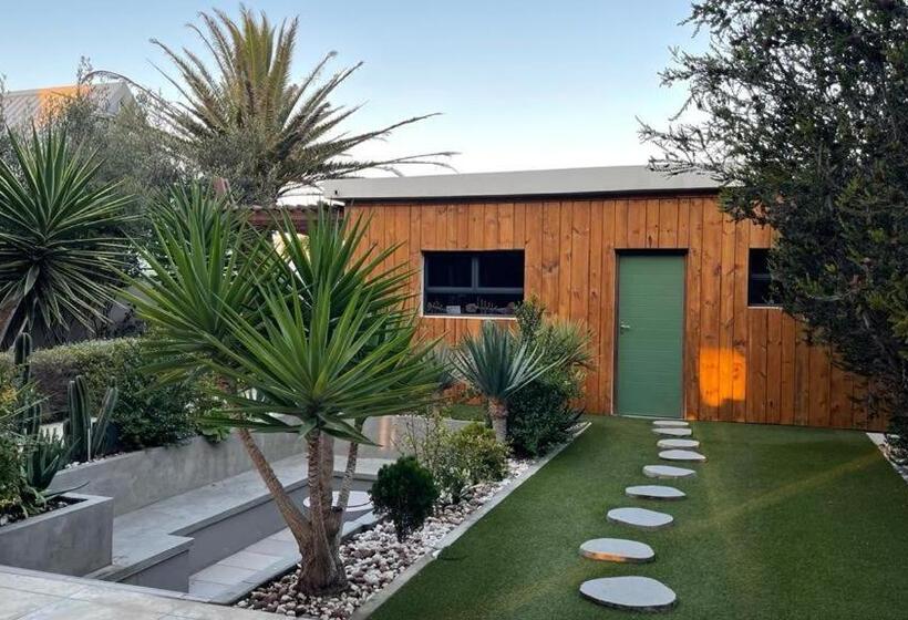 تختخواب و صبحانه Divine Sands