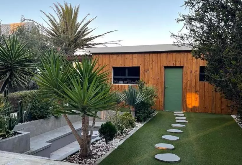 تختخواب و صبحانه Divine Sands