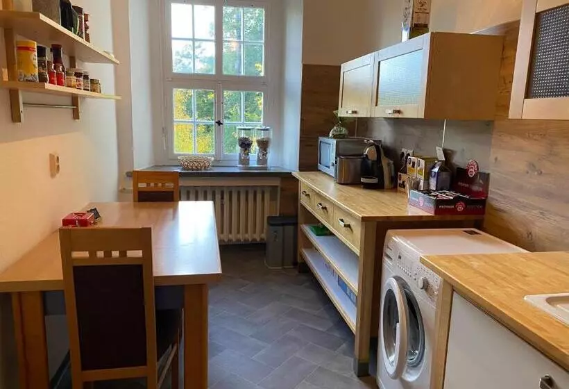 Aamiaismajoitus (B&B) Kavaliershaus Neben Schloss Rauenstein