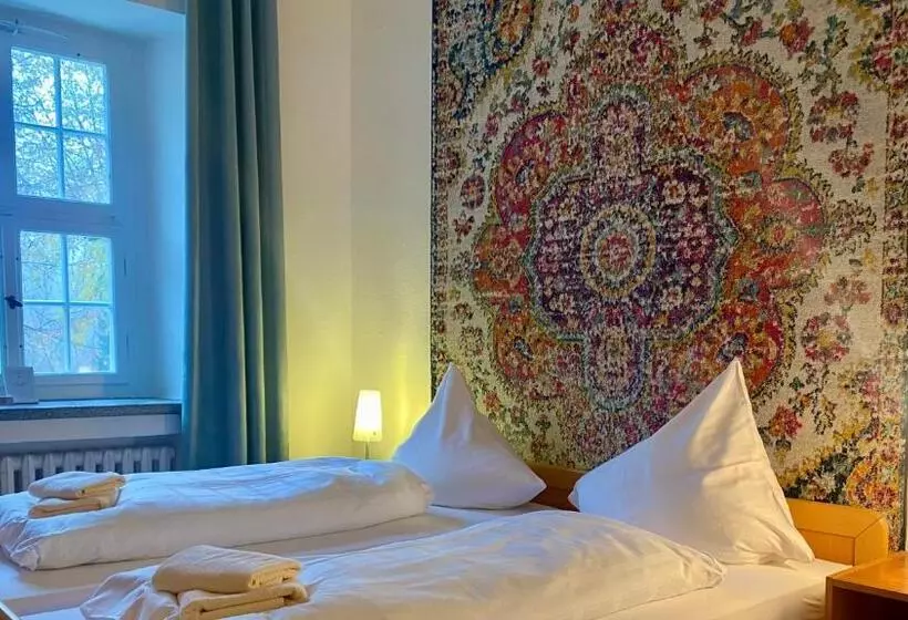 Aamiaismajoitus (B&B) Kavaliershaus Neben Schloss Rauenstein