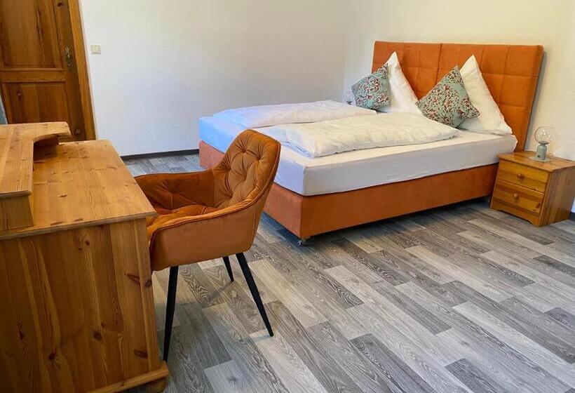 مبيت وإفطار Kavaliershaus Neben Schloss Rauenstein