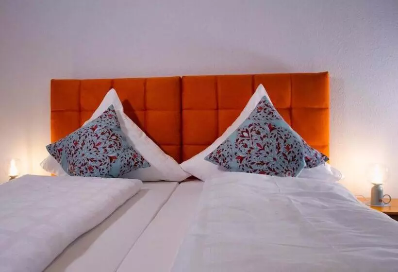 Aamiaismajoitus (B&B) Kavaliershaus Neben Schloss Rauenstein