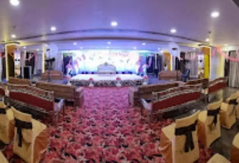 Hotelli Gopala Palace Ballarpur