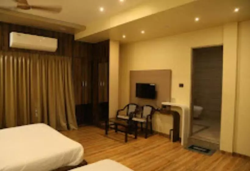 Hotelli Gopala Palace Ballarpur