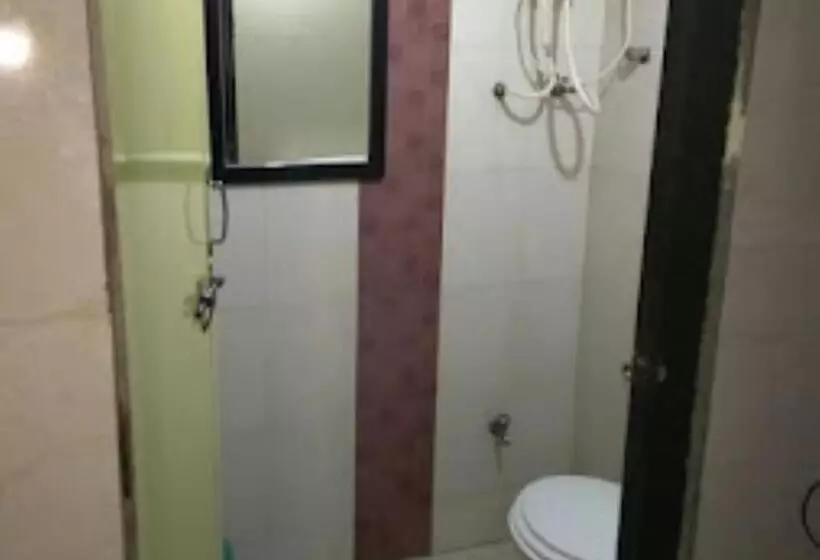 ホテル Raj Lodging Satara