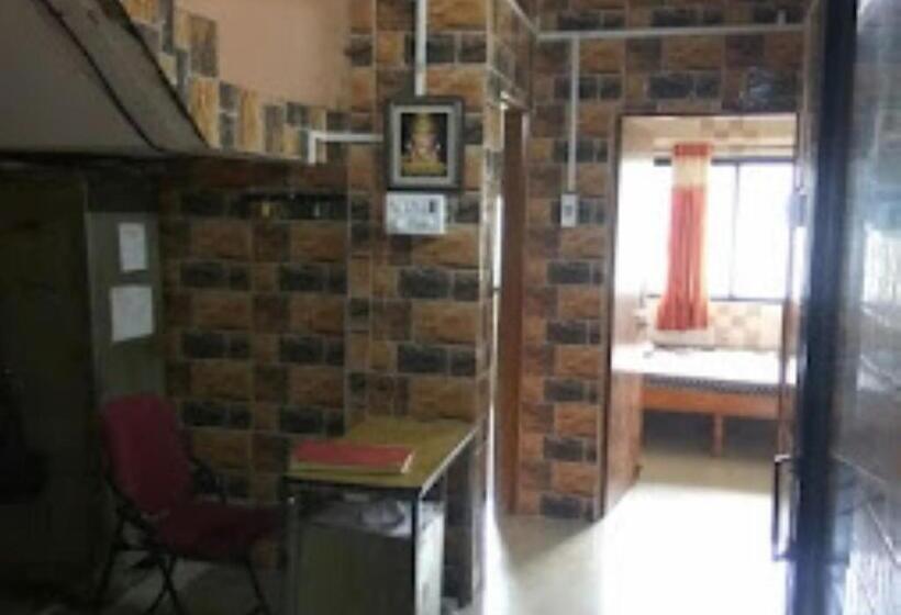 호텔 Raj Lodging Satara