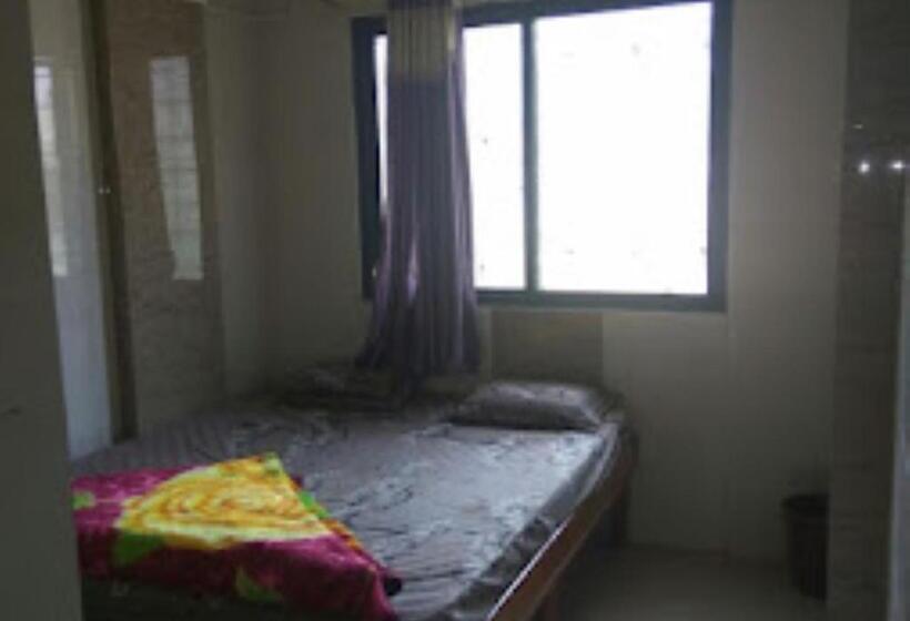 호텔 Raj Lodging Satara