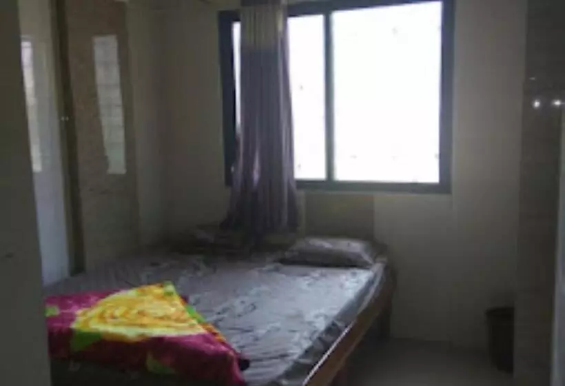 ホテル Raj Lodging Satara