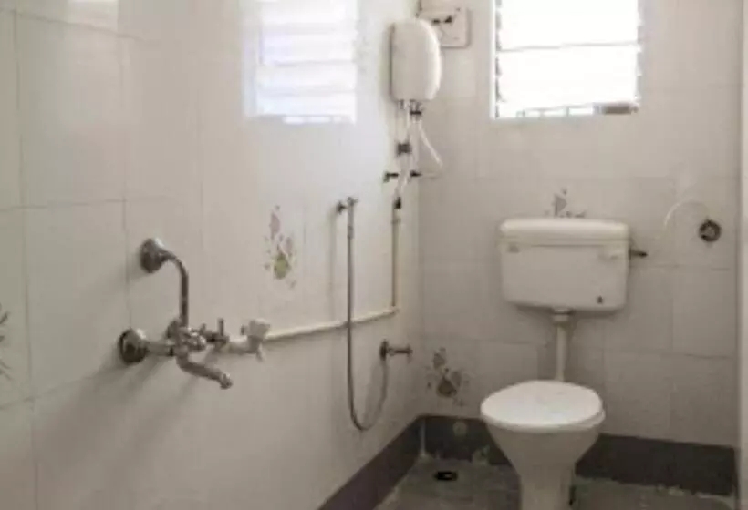 ホテル Raj Lodging Satara