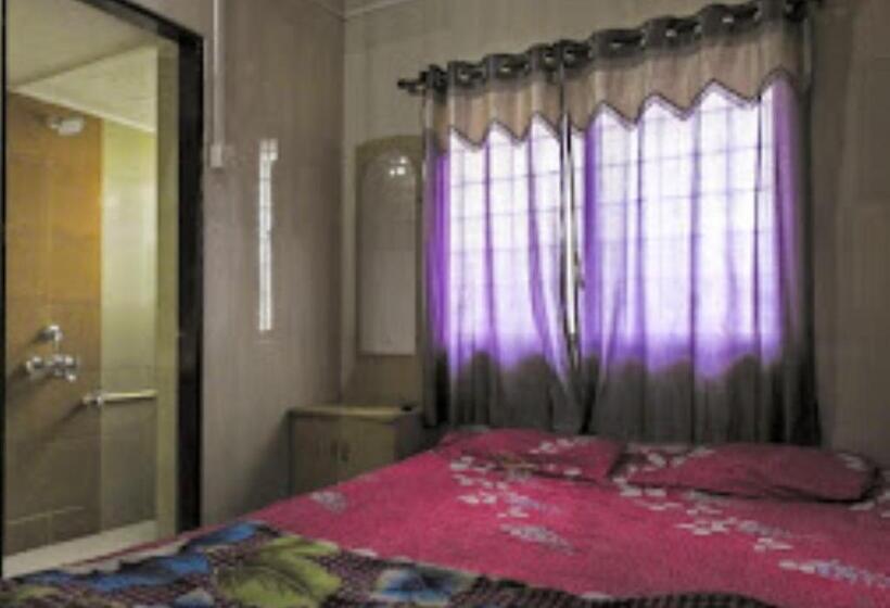 호텔 Raj Lodging Satara