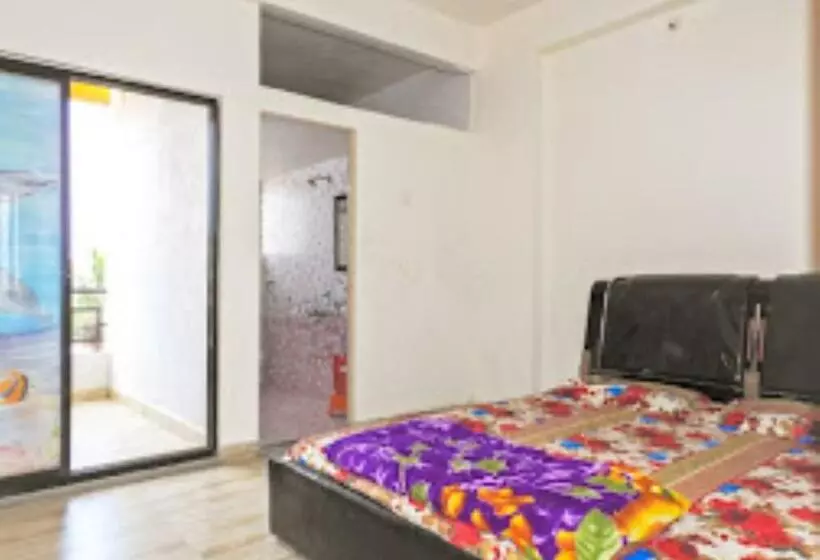 ホテル Raj Lodging Satara