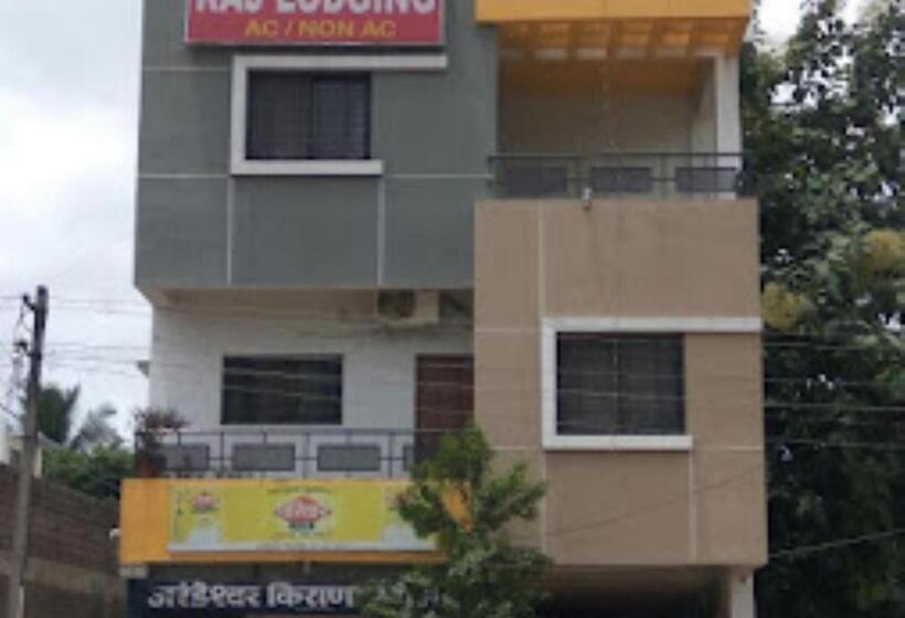 호텔 Raj Lodging Satara