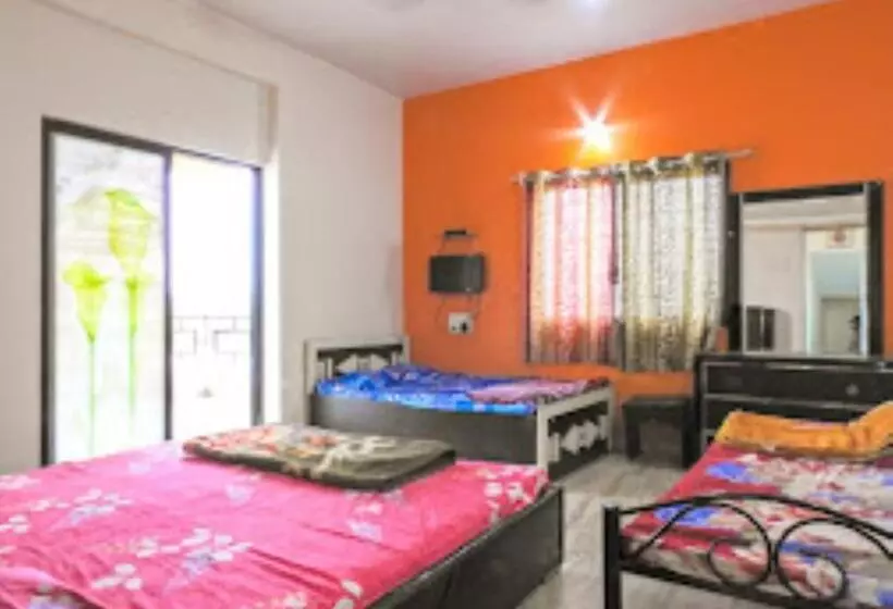 ホテル Raj Lodging Satara