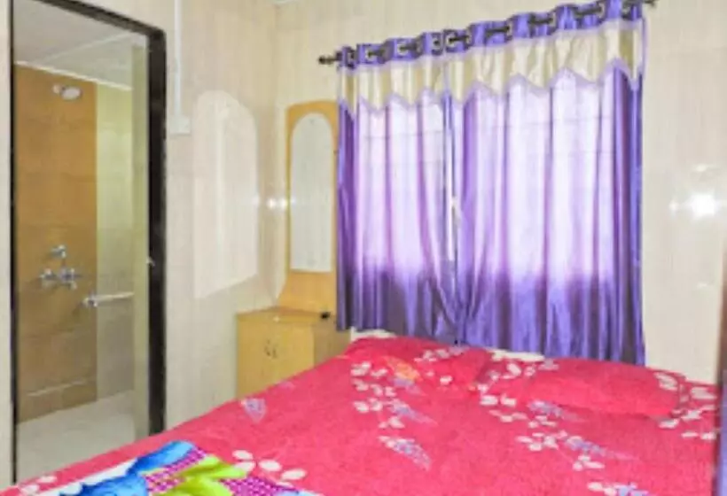 ホテル Raj Lodging Satara
