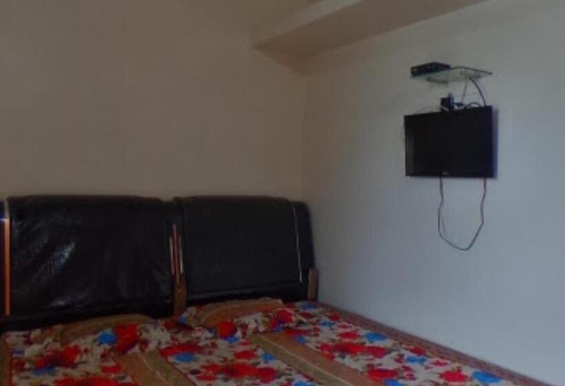 호텔 Raj Lodging Satara