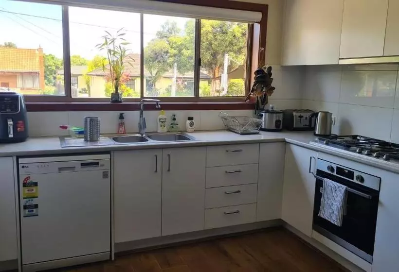 Majatalo Clayton Living Town House At Monash Doorstep