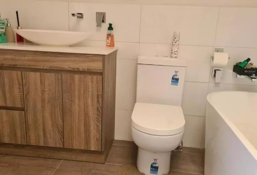 Majatalo Clayton Living Town House At Monash Doorstep