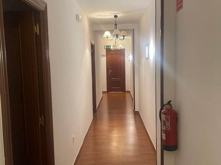 پانسیون Hostal Julio Cesar