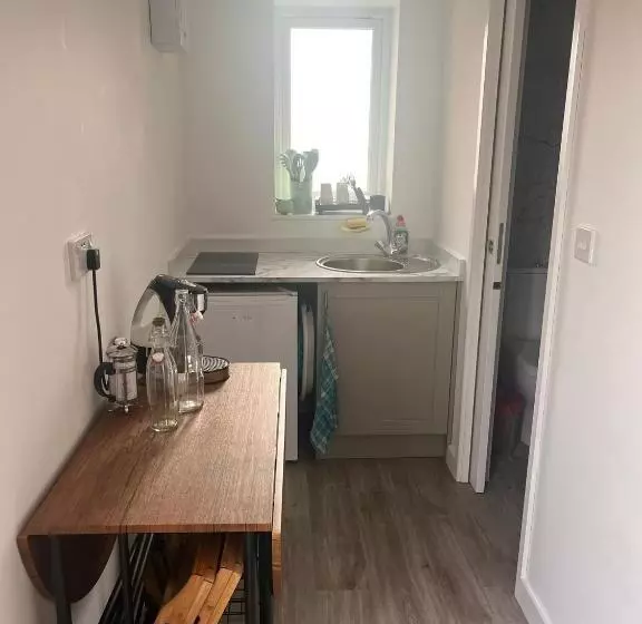 ペンション Mini Guesthouse   Urban Escape