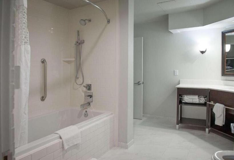 Beautiful Unit At The Heart Of Bourbon Street