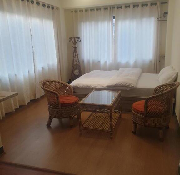 تختخواب و صبحانه Hiti Fusa