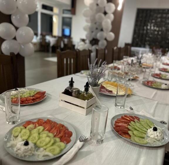 酒店 хотел костенец