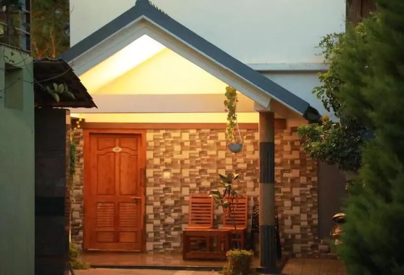 Hotelli Edakkal Home Stay