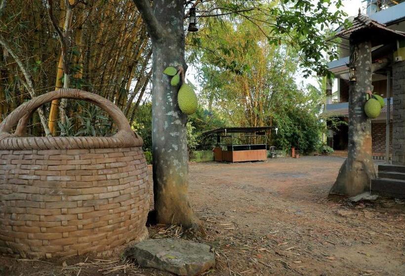 בית מלון כפרי Edakkal Home Stay