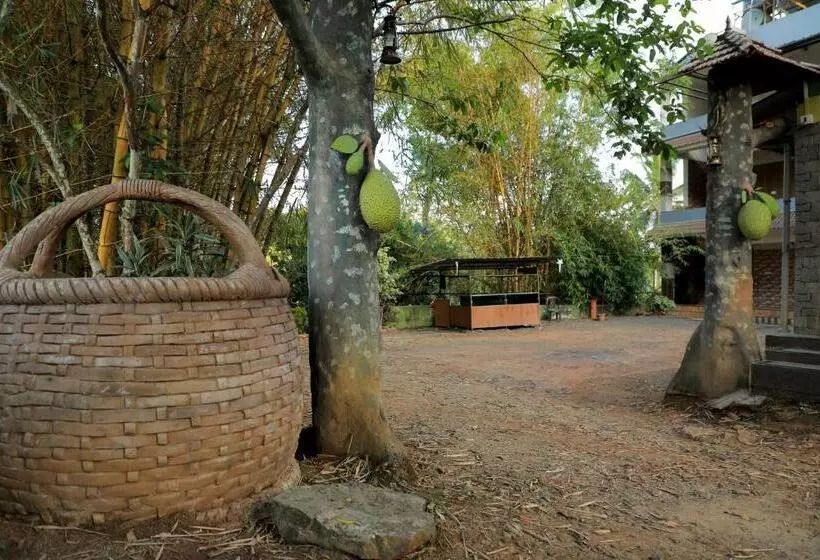 Hotelli Edakkal Home Stay