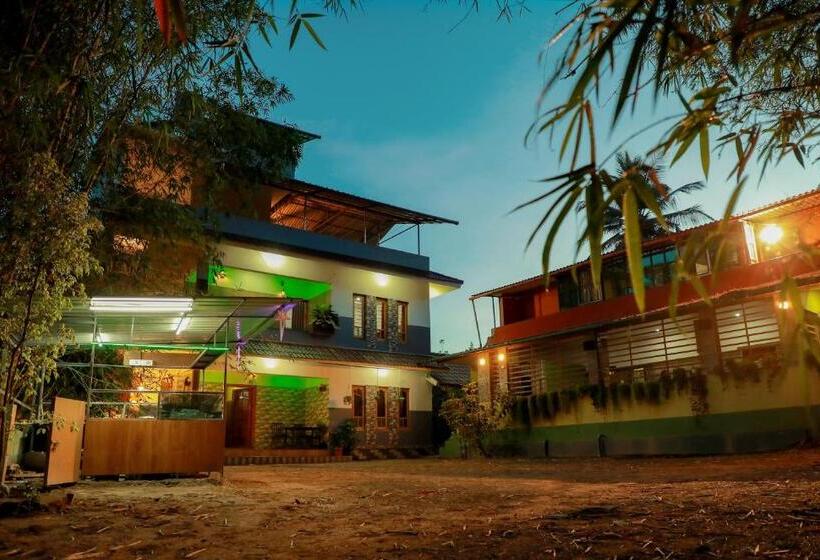 בית מלון כפרי Edakkal Home Stay