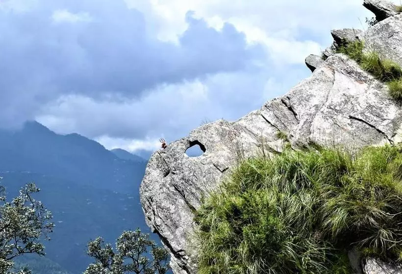 ホテル Himalayas By The Lake Hill   Mukteshwar