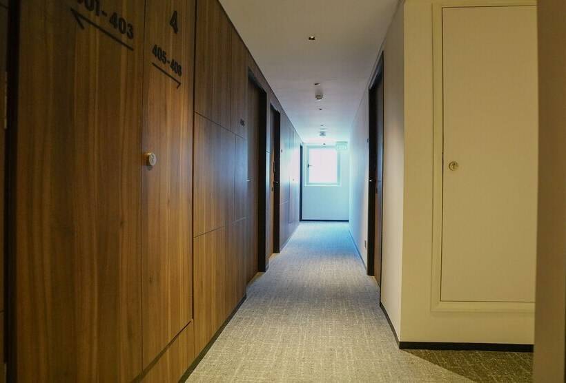 هتل St Signature Bugis Middle,dayuse,9 Hours 9am 6pm