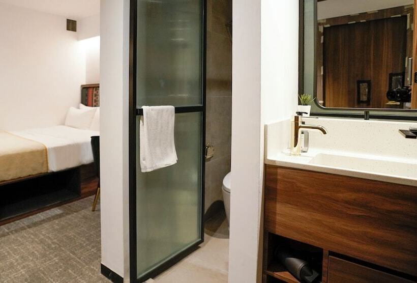 هتل St Signature Bugis Middle,dayuse,9 Hours 9am 6pm