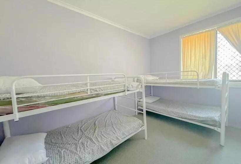 Hotelli Sydney Farm Stay    Live With Nature And Animals