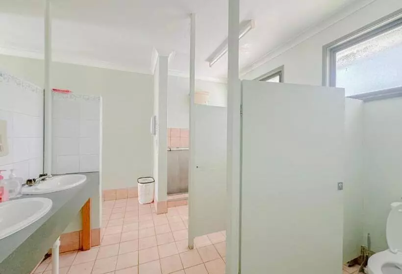 Hotelli Sydney Farm Stay    Live With Nature And Animals