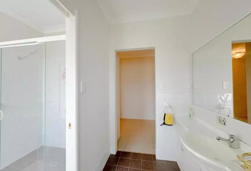Hotelli Sydney Farm Stay    Live With Nature And Animals