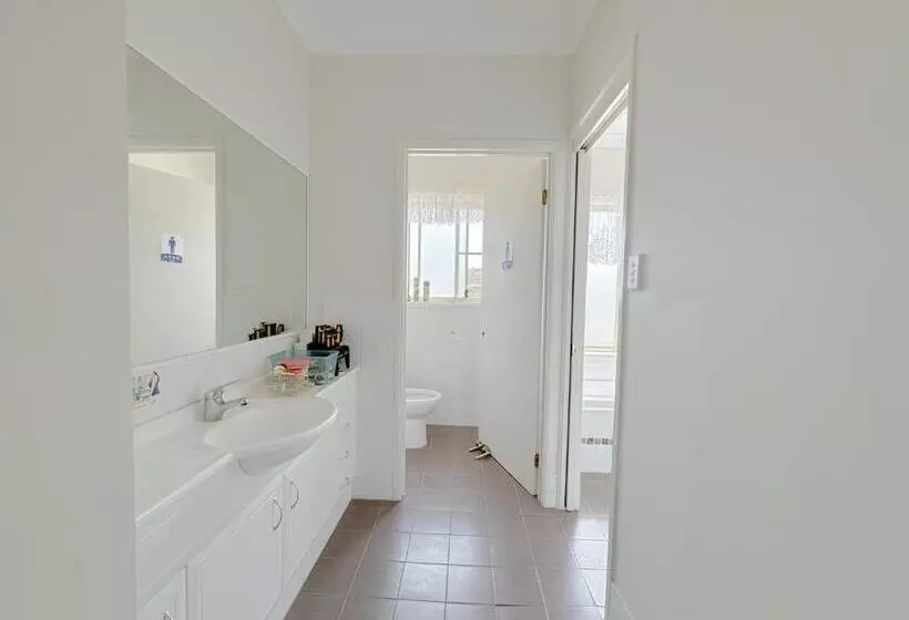 Hotelli Sydney Farm Stay    Live With Nature And Animals