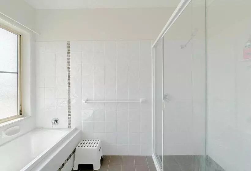 Hotelli Sydney Farm Stay    Live With Nature And Animals