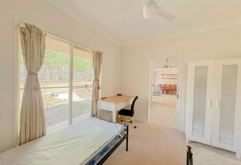 Hotelli Sydney Farm Stay    Live With Nature And Animals