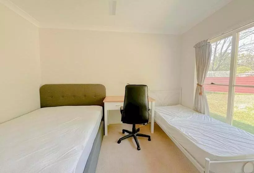 Hotelli Sydney Farm Stay    Live With Nature And Animals
